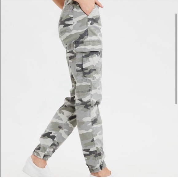 American Eagle Super Stretch High Waisted Camo Cargo Pants - Picture 2 of 5
